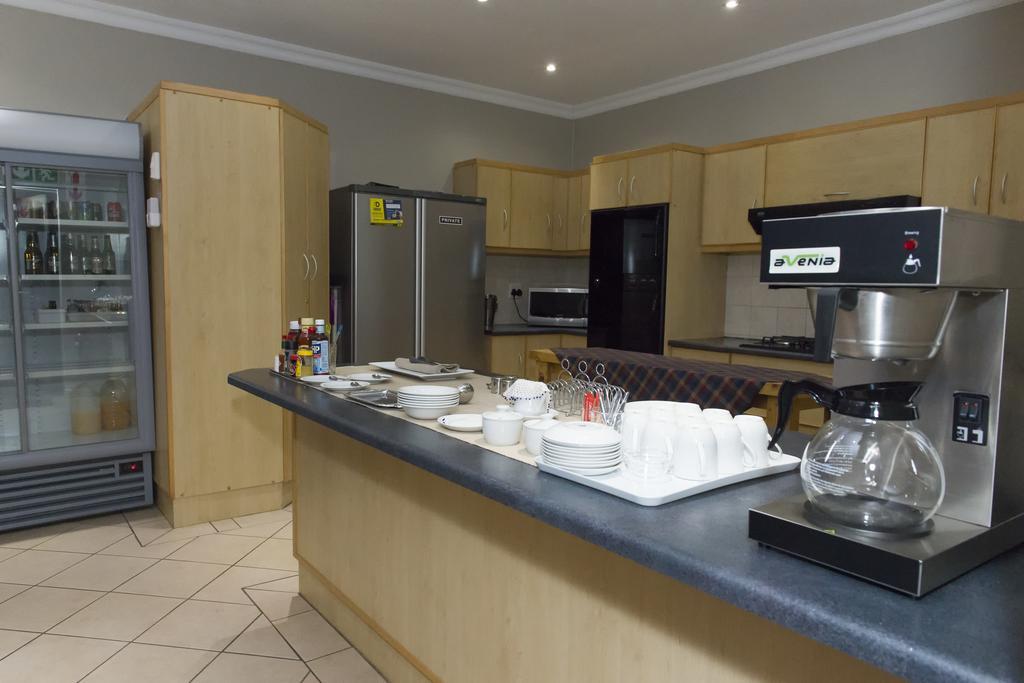 The Suburban Guest House Bloemfontein Exterior photo