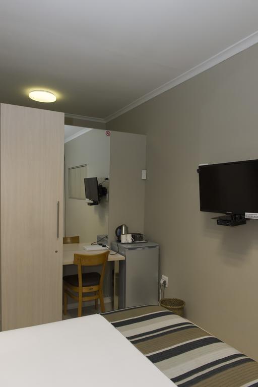 The Suburban Guest House Bloemfontein Room photo