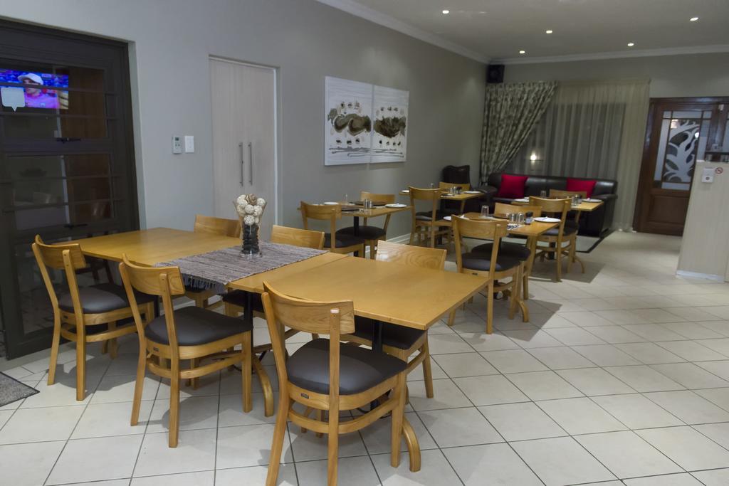 The Suburban Guest House Bloemfontein Exterior photo
