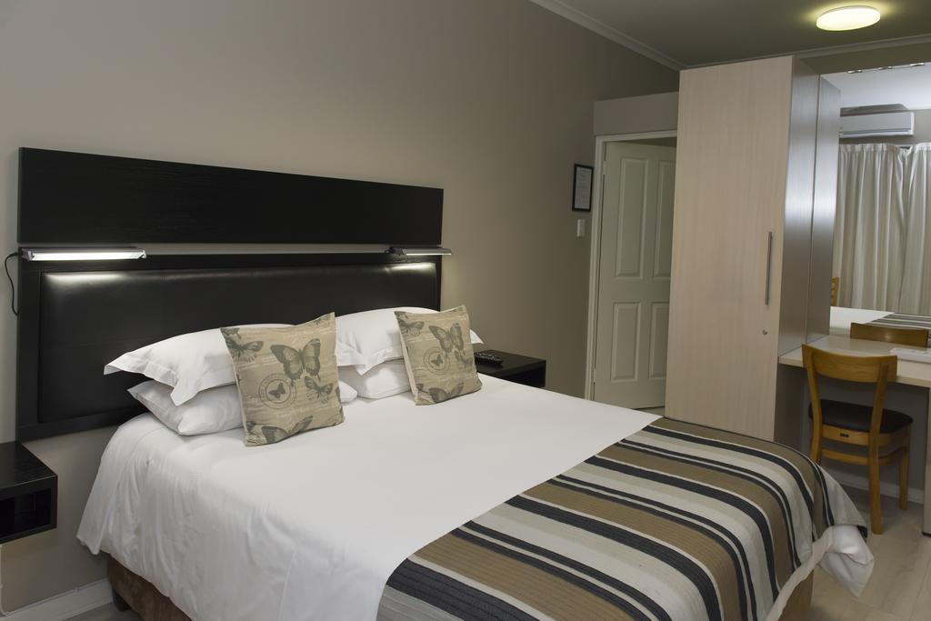 The Suburban Guest House Bloemfontein Room photo