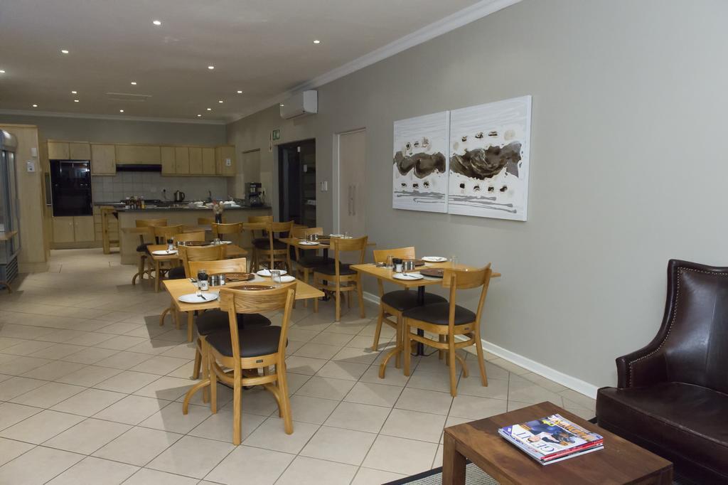 The Suburban Guest House Bloemfontein Exterior photo