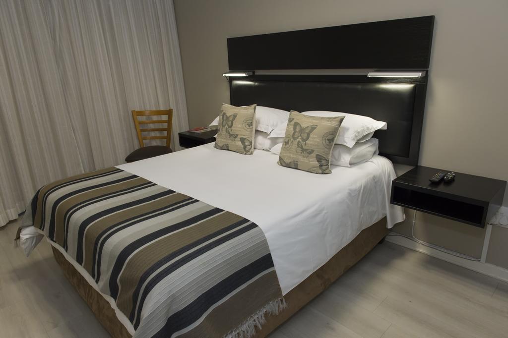 The Suburban Guest House Bloemfontein Room photo