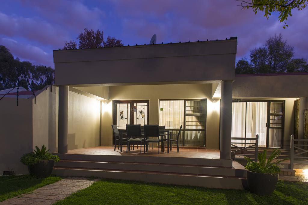 The Suburban Guest House Bloemfontein Exterior photo