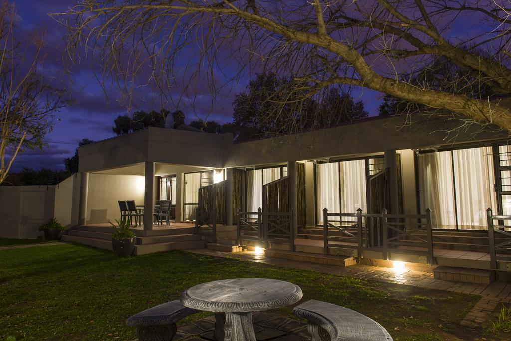 The Suburban Guest House Bloemfontein Exterior photo
