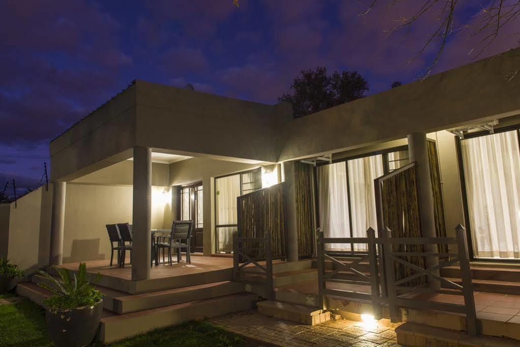 The Suburban Guest House Bloemfontein Exterior photo